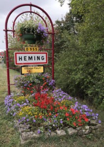 Panneau de l'entrée dans Héming