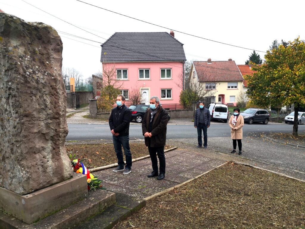 Monument aux morts receuillement 11 novembre 2020